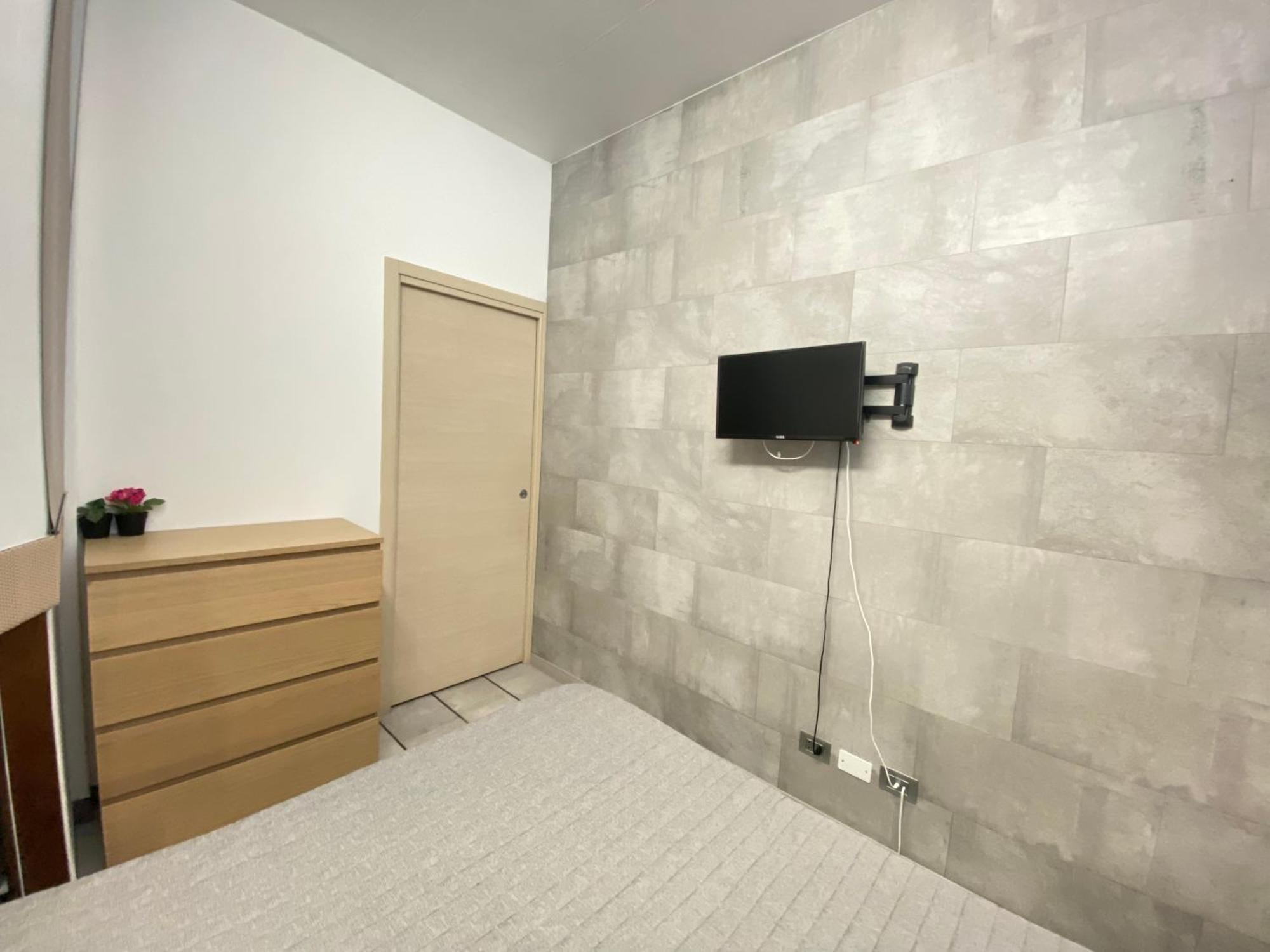"R&P Apartment", Short Term Stay, Elegant Design, Bisceglie Metro Station, Easy For San Siro And Fiera Milano, Free Parking ภายนอก รูปภาพ