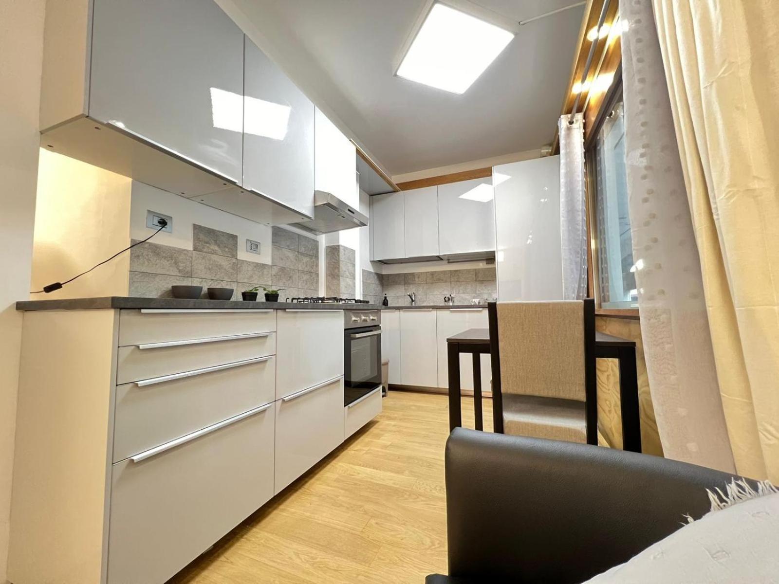 "R&P Apartment", Short Term Stay, Elegant Design, Bisceglie Metro Station, Easy For San Siro And Fiera Milano, Free Parking ภายนอก รูปภาพ