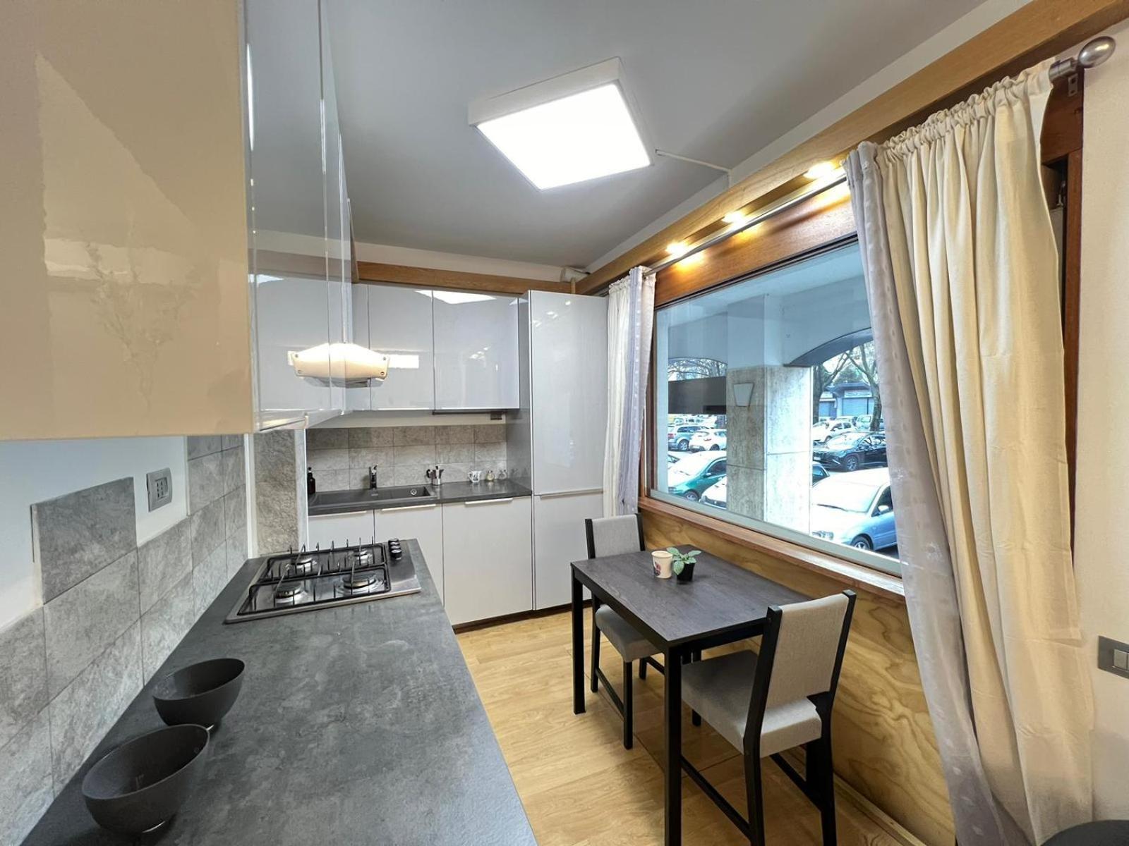 "R&P Apartment", Short Term Stay, Elegant Design, Bisceglie Metro Station, Easy For San Siro And Fiera Milano, Free Parking ภายนอก รูปภาพ